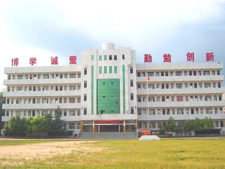 团风县总路咀高级中学校园